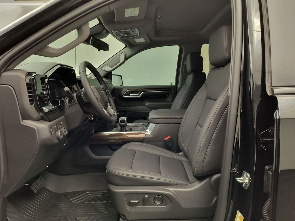 2026 Chevrolet Silverado 1500 LT Trail Boss - Photo 5