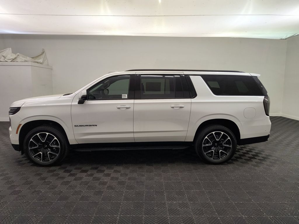 2025 Chevrolet Suburban RST photo 2