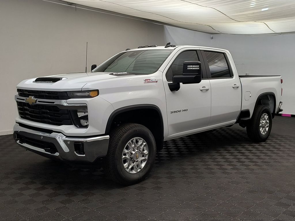 2026 Chevrolet Silverado HD LT 4WD Crew Cab Standard Box SRW's photo