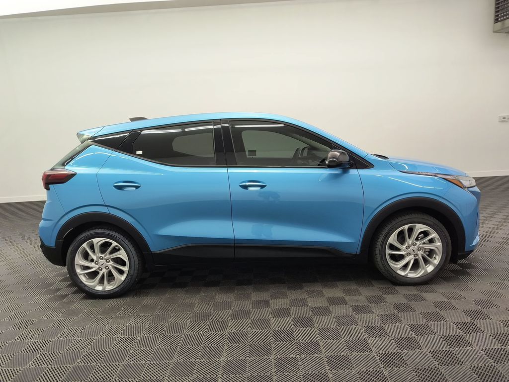 2027 Chevrolet Bolt LT - Photo 8