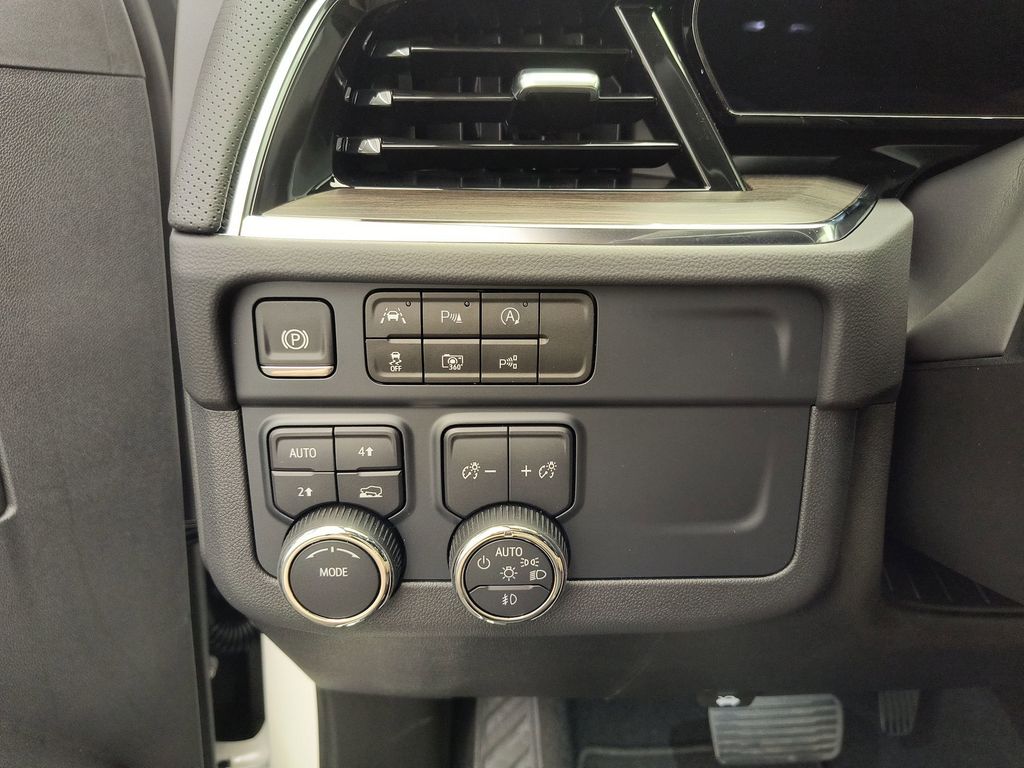 2025 Chevrolet Suburban Premier - Photo 17