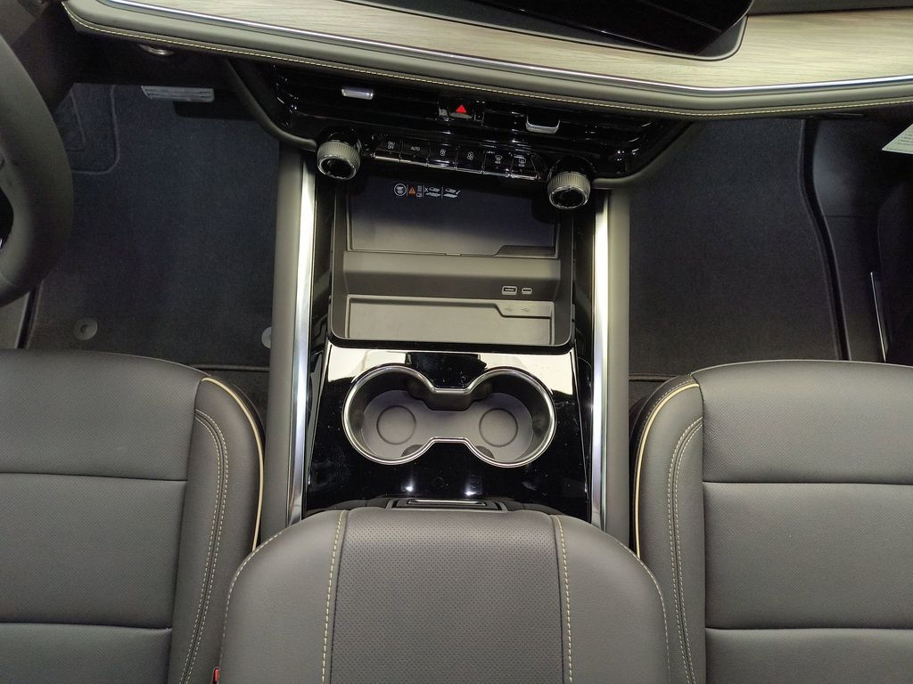 2025 Chevrolet Suburban Premier - Photo 25