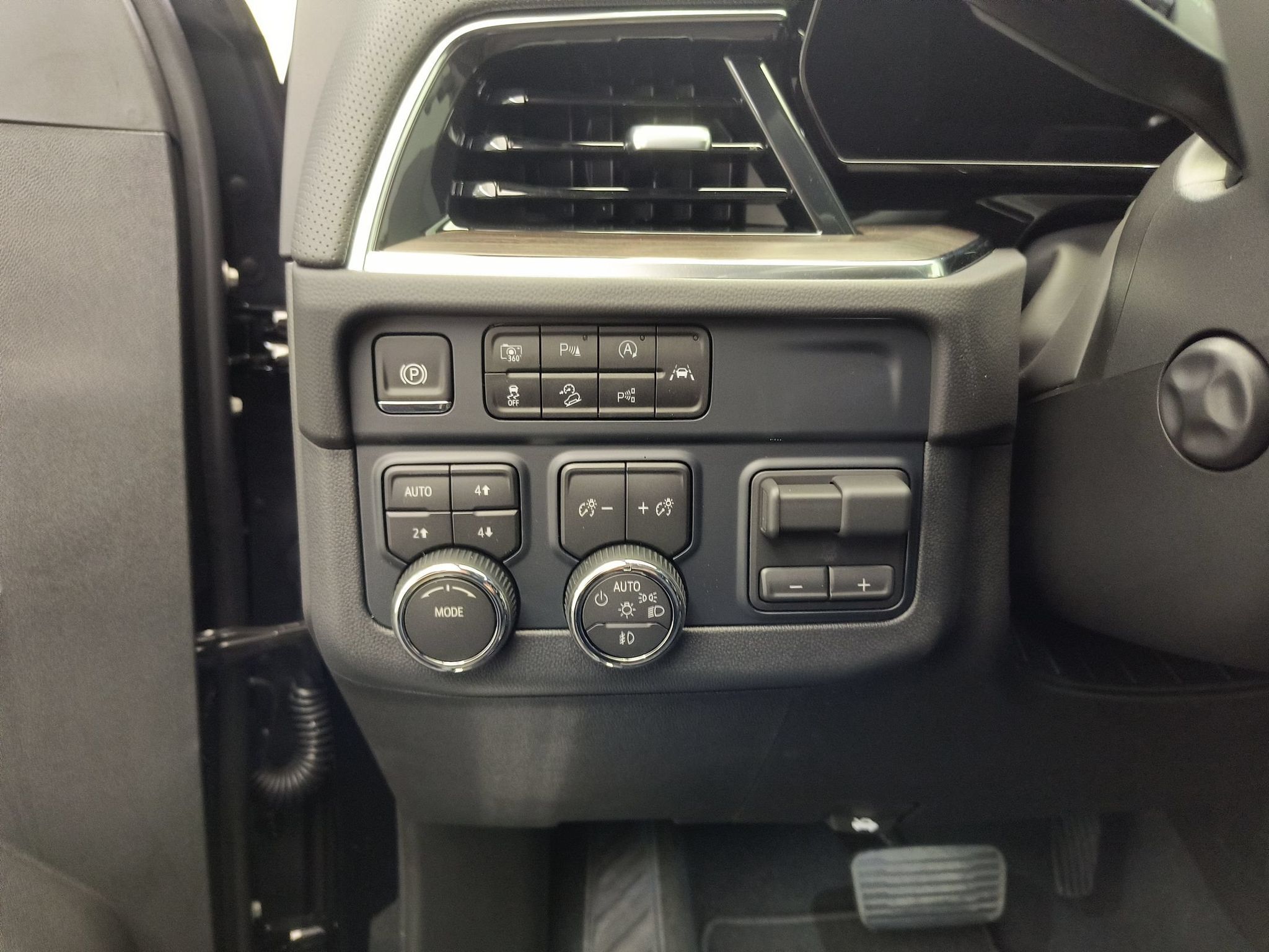 2026 Chevrolet Tahoe Premier - Photo 31