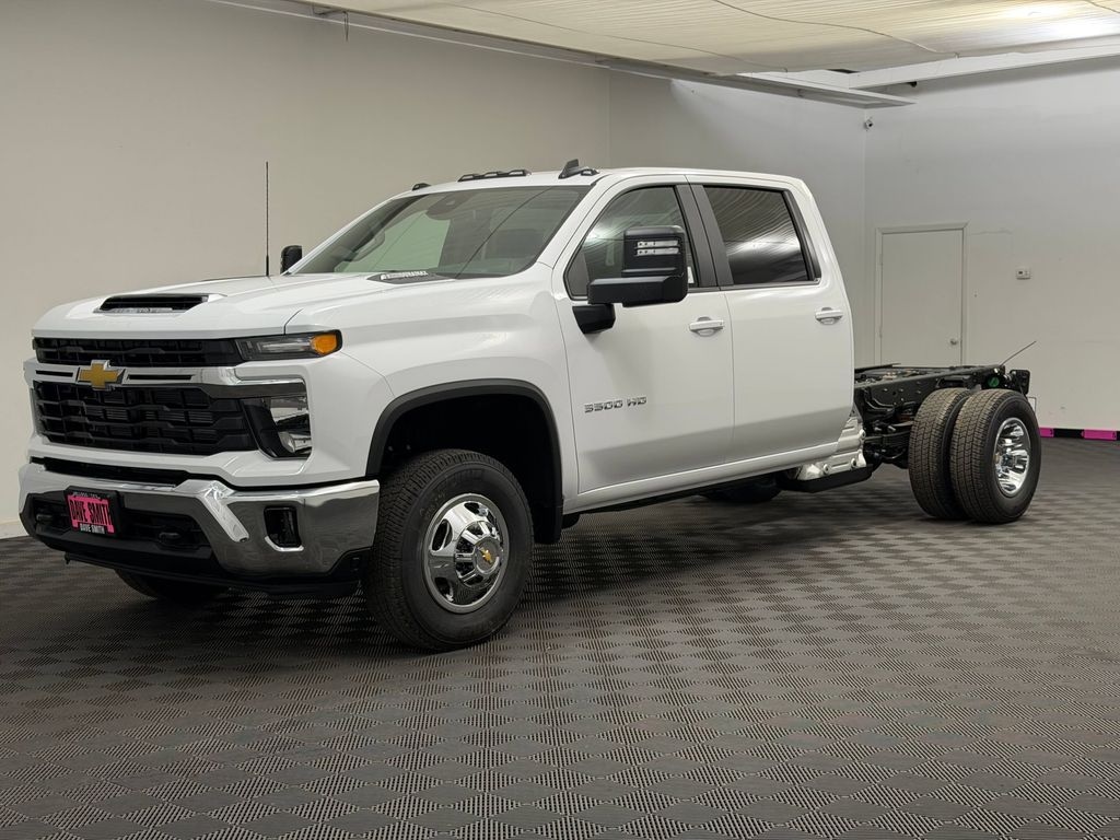 New 2026 Chevrolet Silverado 3500 HD Chassis Cab LT Truck