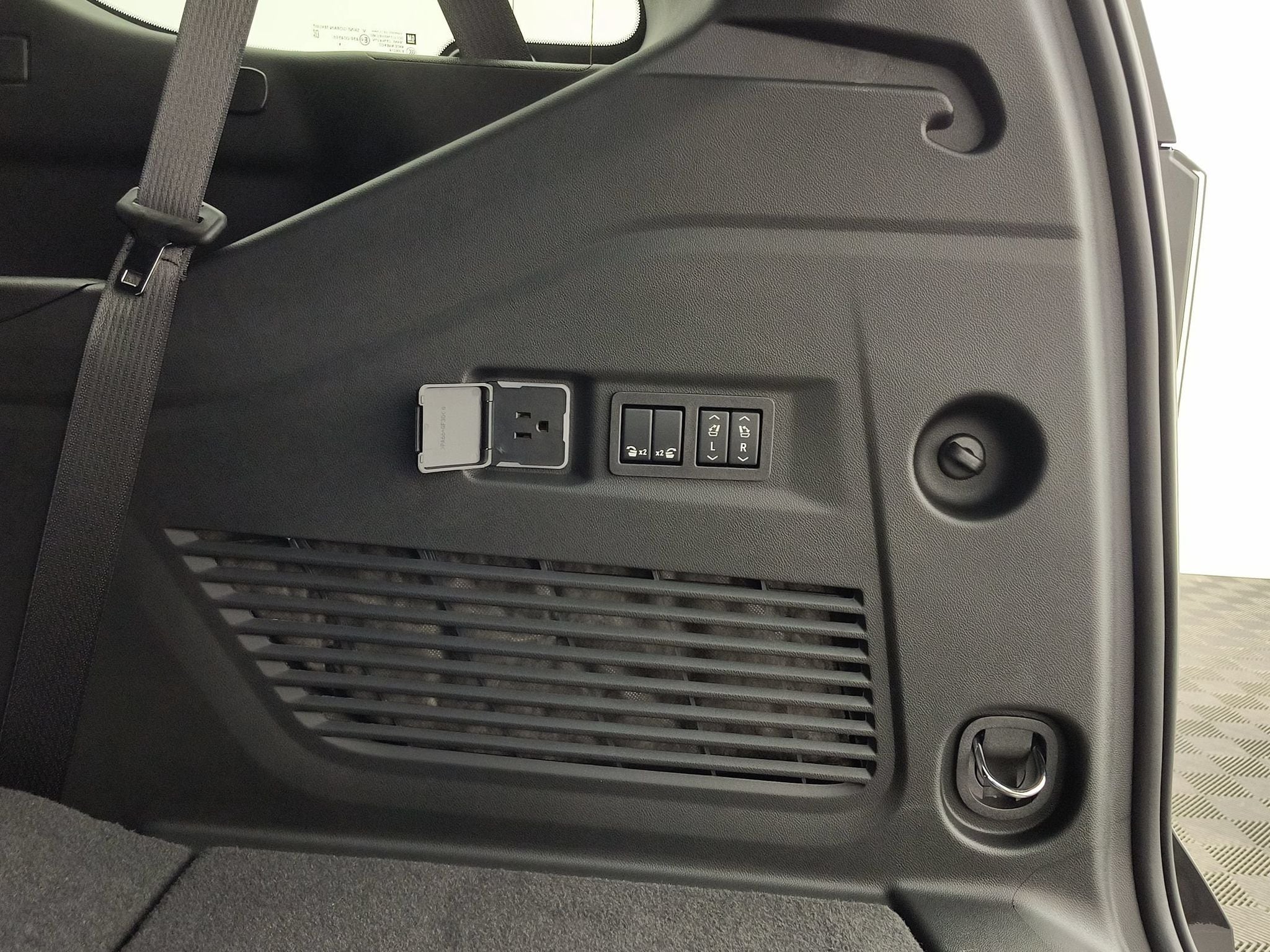 2026 Chevrolet Tahoe Premier - Photo 17