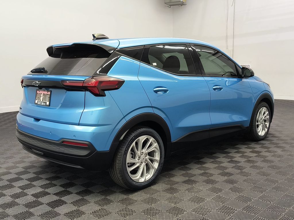 2027 Chevrolet Bolt LT - Photo 9