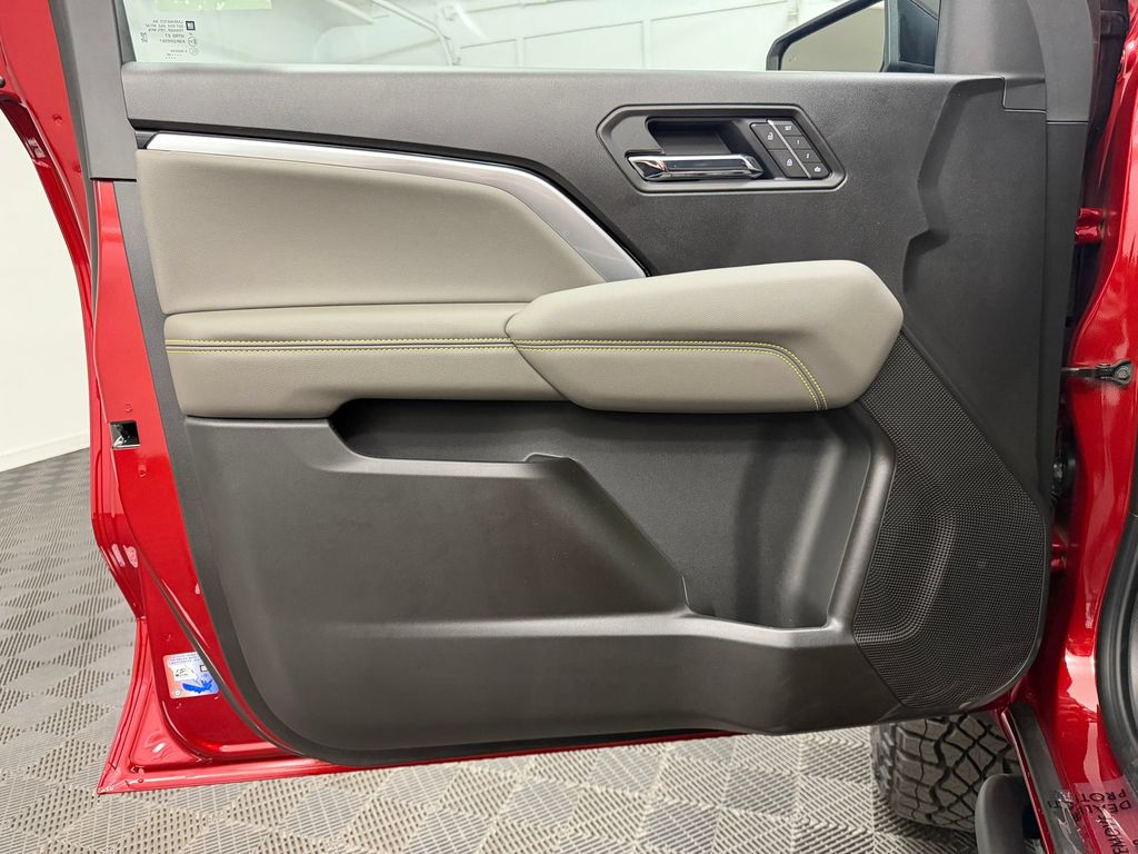 2026 Chevrolet Colorado ZR2 - Photo 25