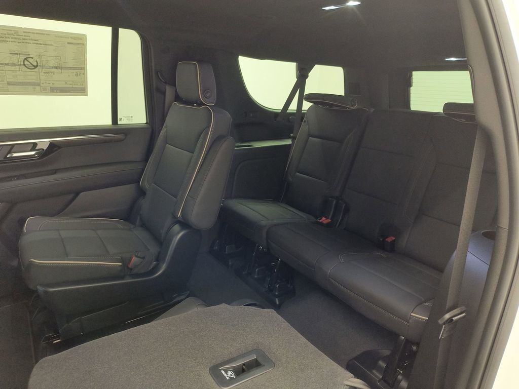 2025 Chevrolet Suburban Premier - Photo 13