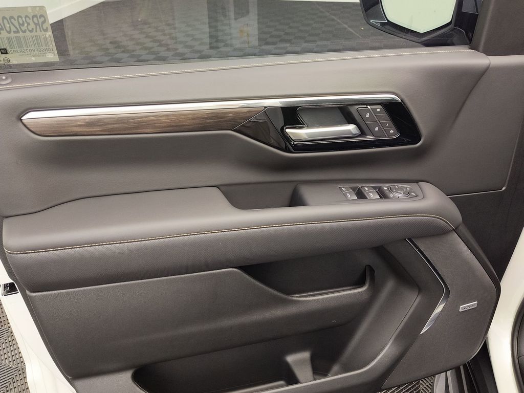 2025 Chevrolet Suburban Premier - Photo 11
