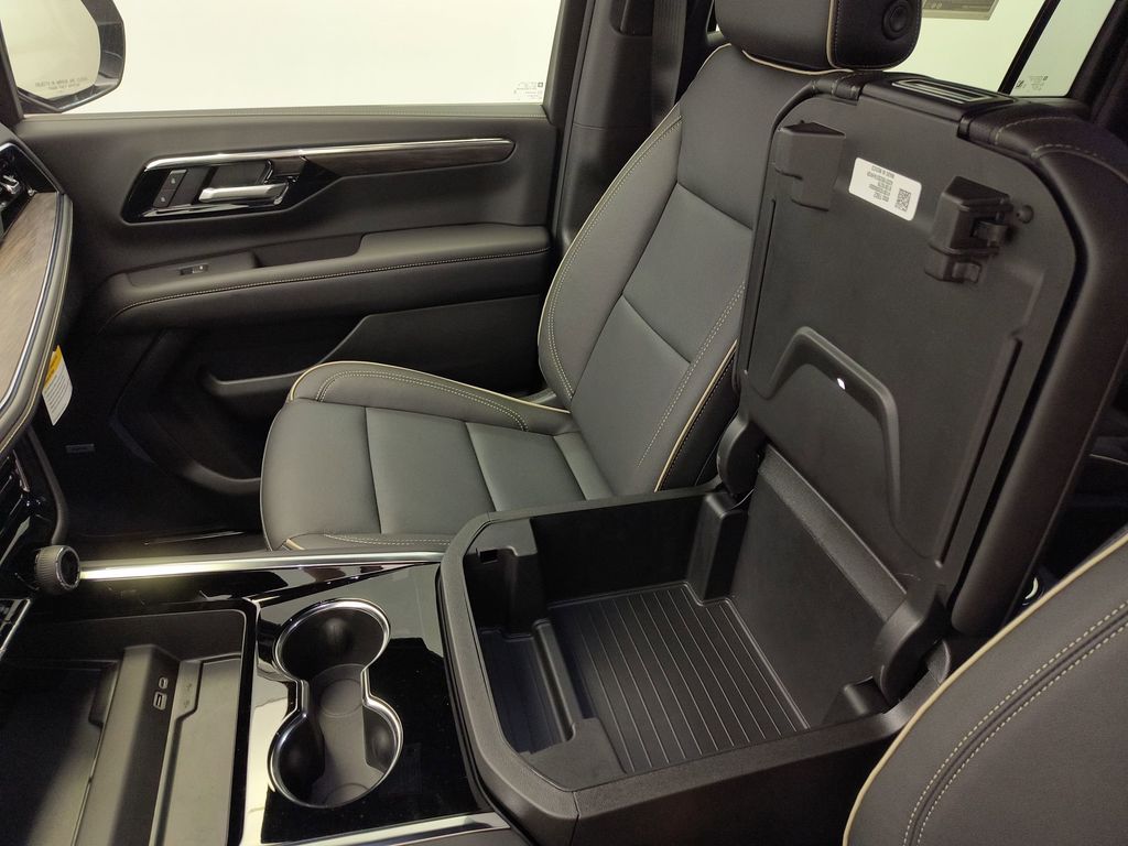 2025 Chevrolet Suburban Premier - Photo 26