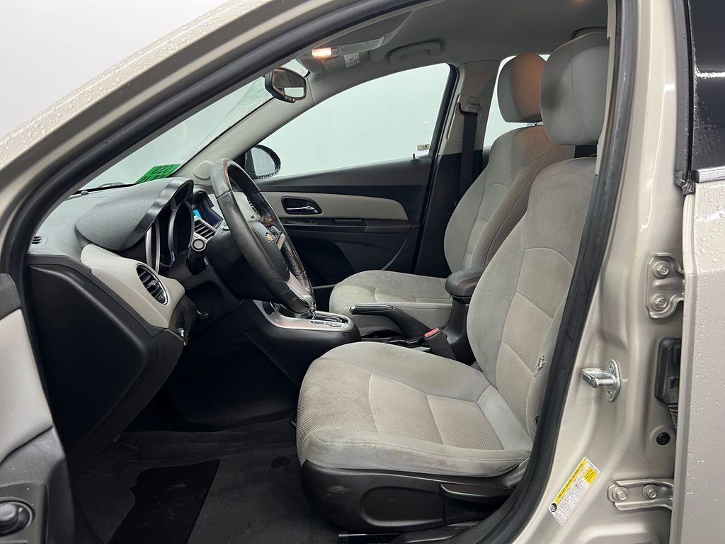 Used 2013 Chevrolet Cruze 1LT Auto Sedan