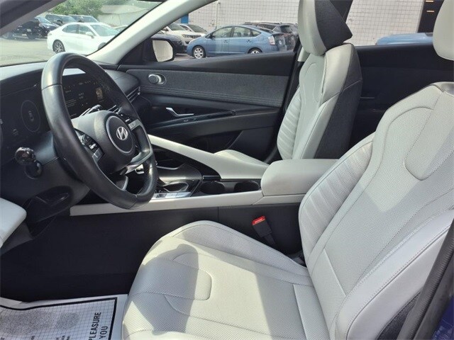 2024 Hyundai Elantra Limited photo 3
