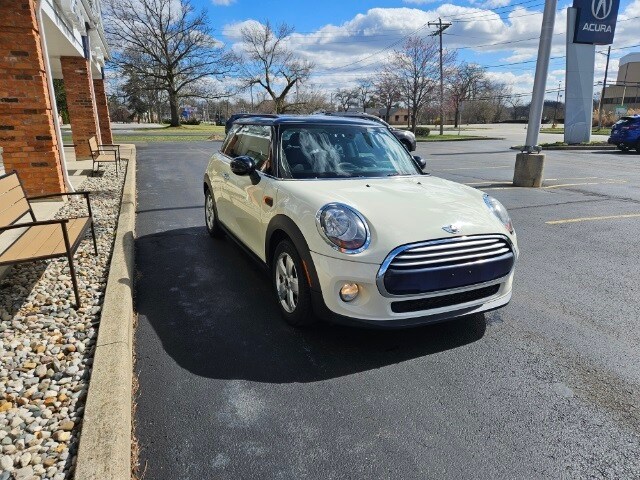 Used 2015 MINI Cooper  with VIN WMWXM5C53FT941664 for sale in Sylvania, OH