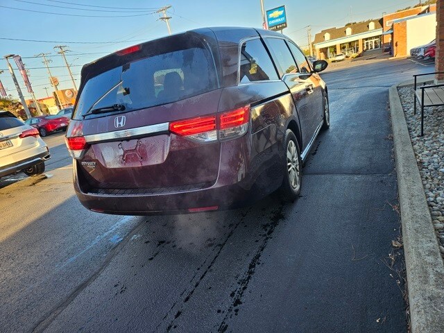 2015 Honda Odyssey LX photo 4