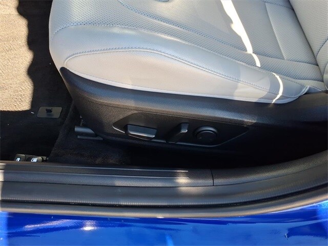 2024 Hyundai Elantra Limited photo 2