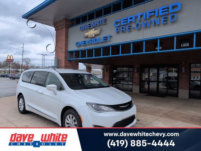 2019 Chrysler Pacifica Touring L's photo