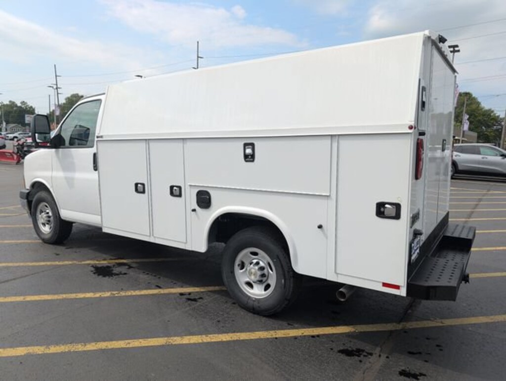 New 2026 Chevrolet Express Cutaway 3500 1WT Cutaway Van