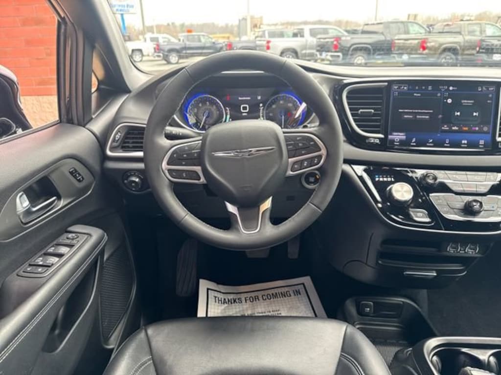 Used 2025 Chrysler Pacifica Select Van Passenger Van