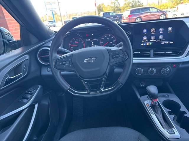 2025 Chevrolet Trax photo 2