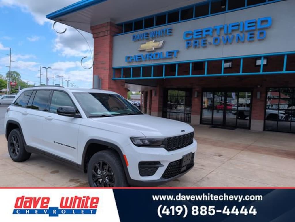 Used 2025 Jeep Grand Cherokee Altitude SUV