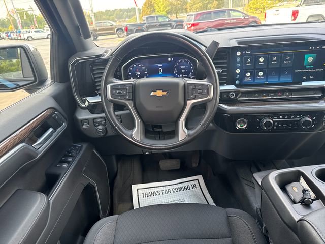 2022 Chevrolet Silverado 1500 LT photo 2