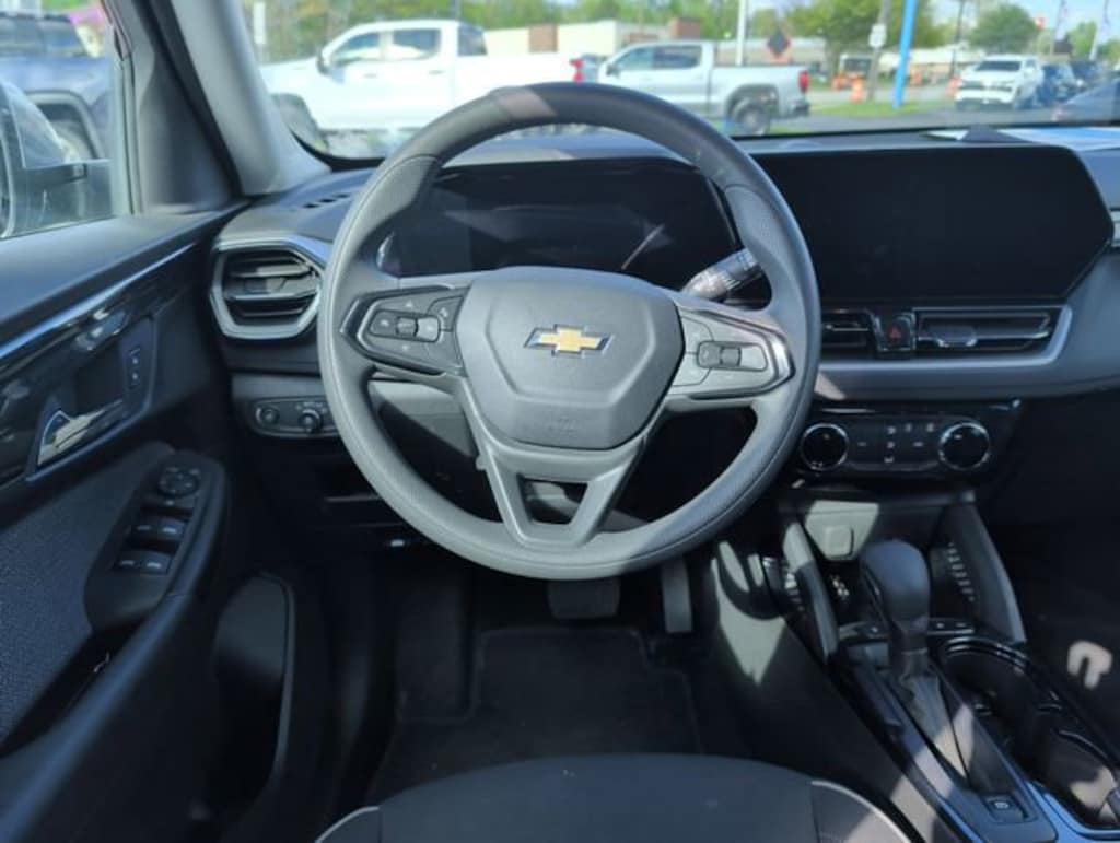Used 2025 Chevrolet Trailblazer LT SUV