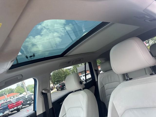2019 Volkswagen Tiguan SEL Premium photo 2