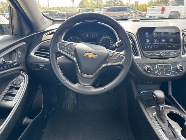 2023 Chevrolet Malibu 1LT photo 2