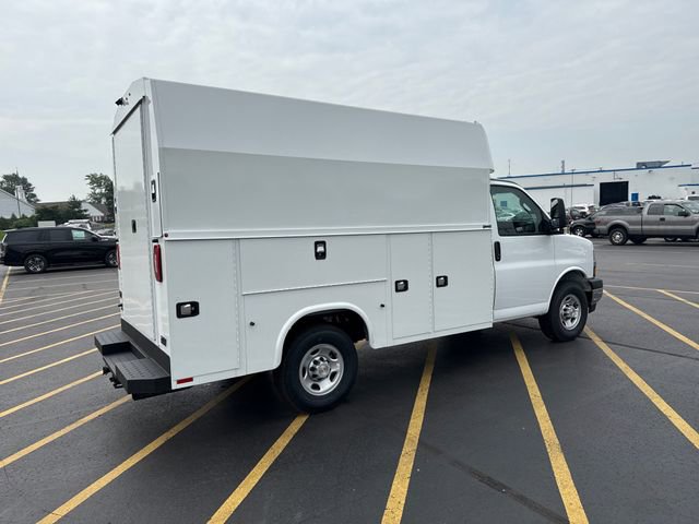 2025 Chevrolet Express Cutaway 3500 photo 4