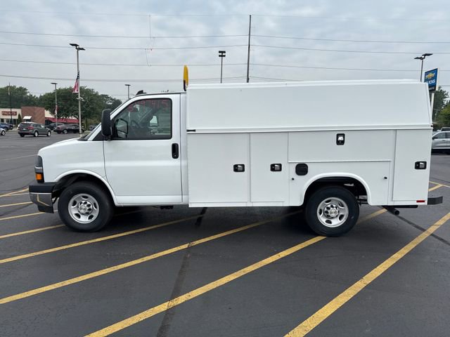 2025 Chevrolet Express Cutaway 3500 photo 4