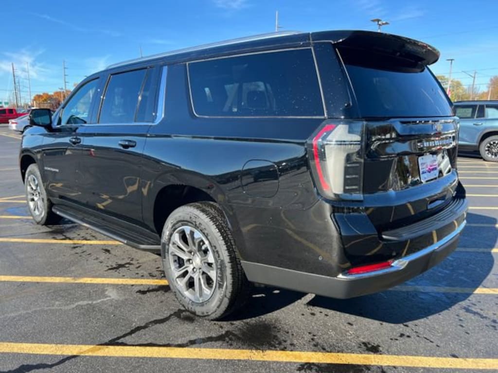 New 2025 Chevrolet Suburban LT SUV