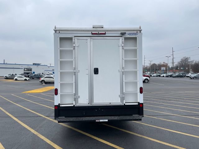 2025 Chevrolet Express Cutaway photo 4