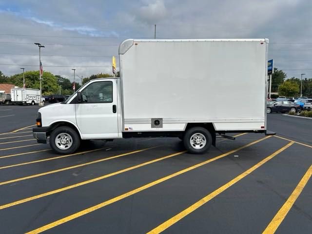 2024 Chevrolet Express 3500 Cutaway Van photo 2