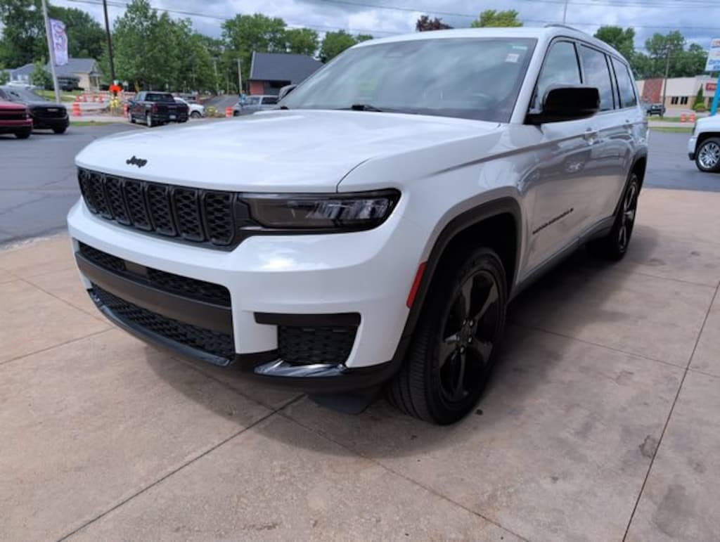 Used 2023 Jeep Grand Cherokee L Altitude 4x4 SUV