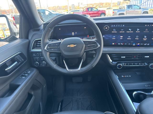 2025 Chevrolet Suburban Premier photo 2