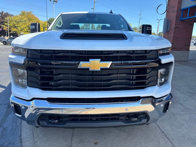 2025 Chevrolet Silverado 2500HD photo 2