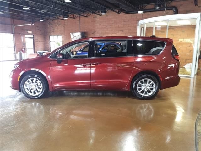 Used 2023 Chrysler Pacifica Touring L with VIN 2C4RC3BG9PR584862 for sale in Sylvania, OH