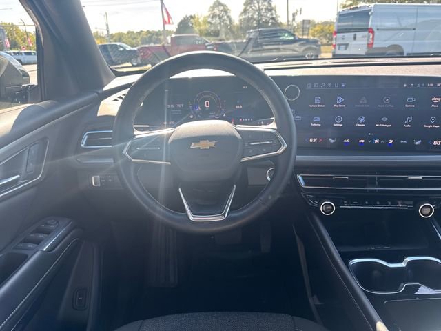 2025 Chevrolet Traverse photo 2