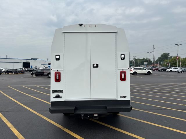 2025 Chevrolet Express Cutaway 3500 photo 3