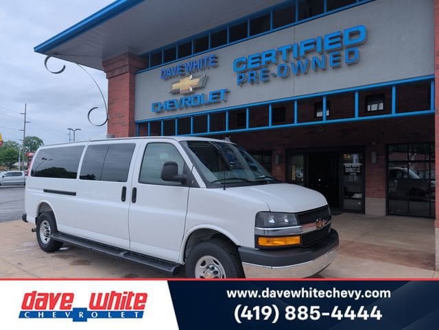 2025 Chevrolet Express 3500 LT Extended's photo