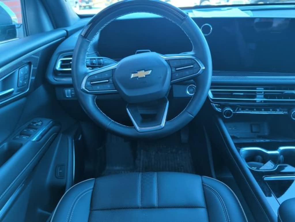 Used 2025 Chevrolet Traverse High Country SUV