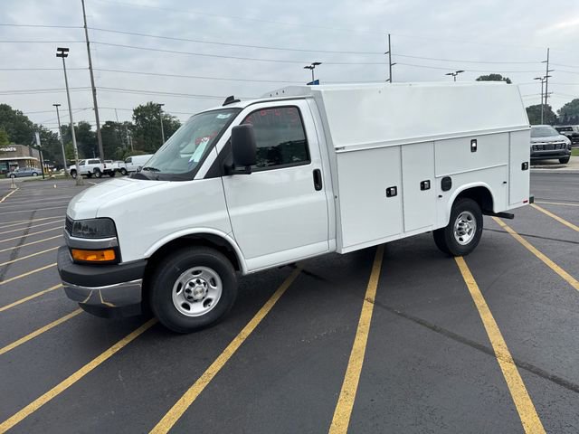2025 Chevrolet Express Cutaway 3500 photo 3
