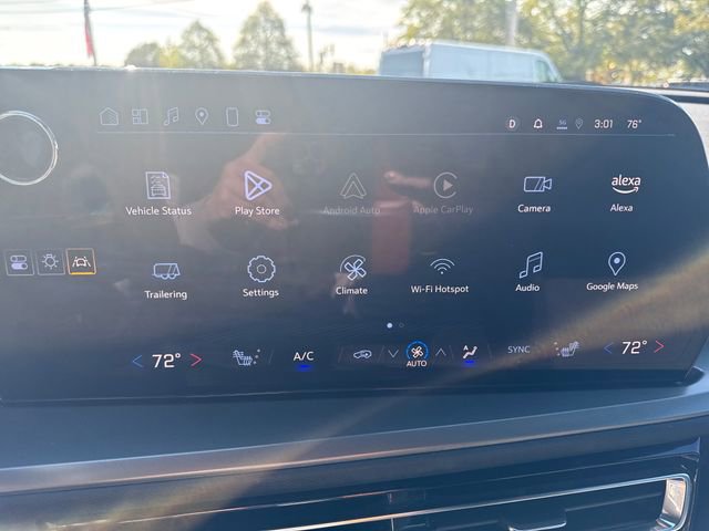 2025 Chevrolet Traverse photo 2