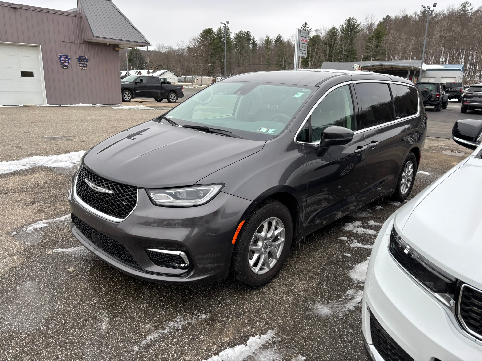 2023 Chrysler Pacifica Touring L