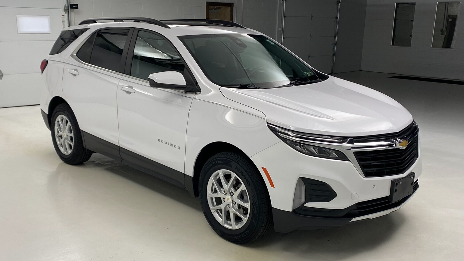 2022 Chevrolet Equinox LT photo 3