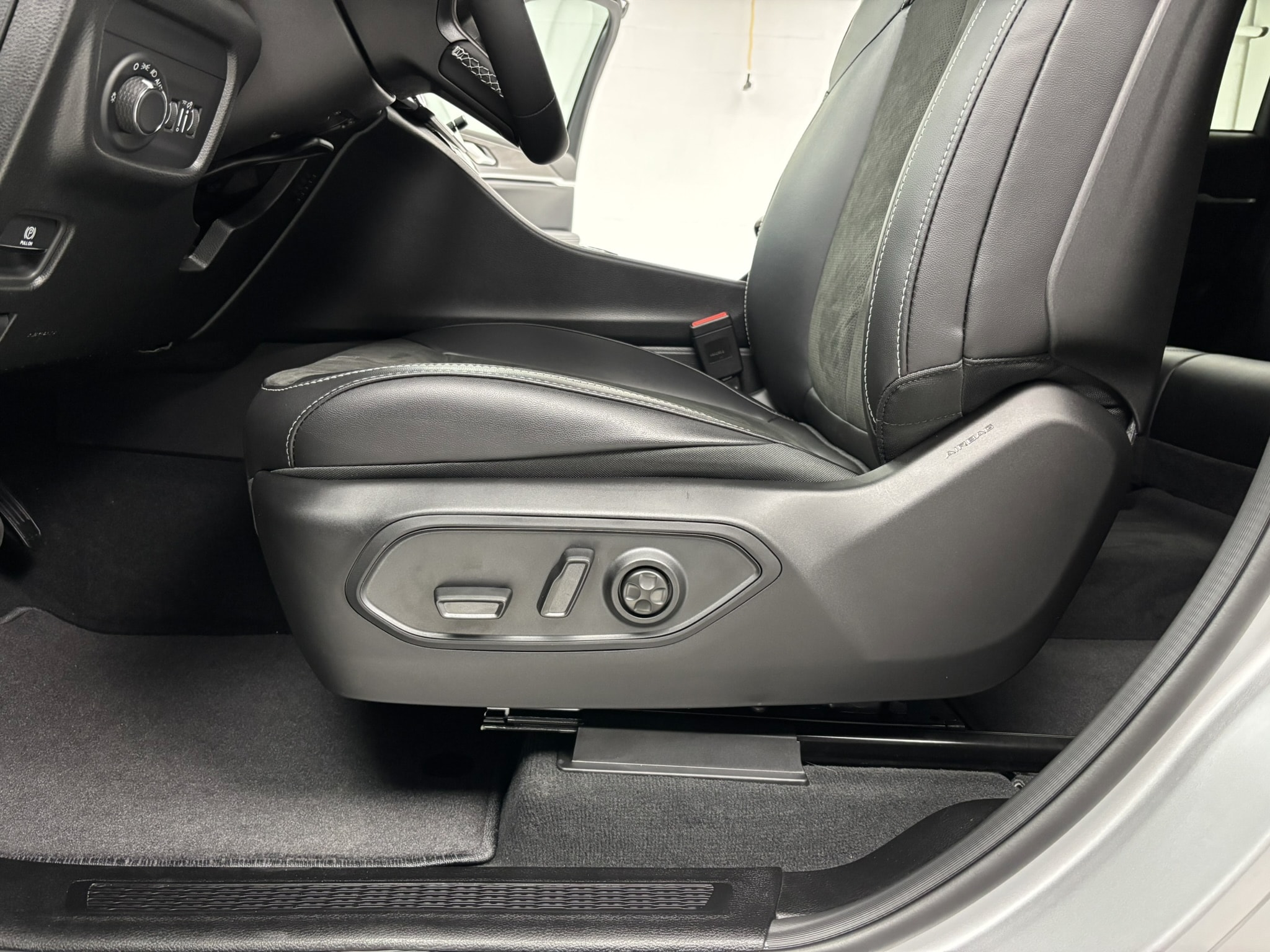 2026 Jeep Grand Cherokee Laredo - Photo 34