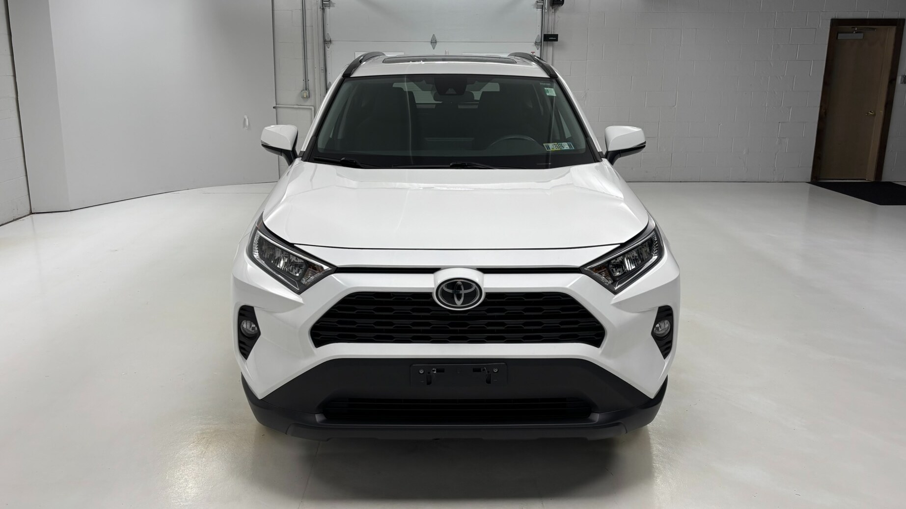 2019 Toyota RAV4 XLE photo 2