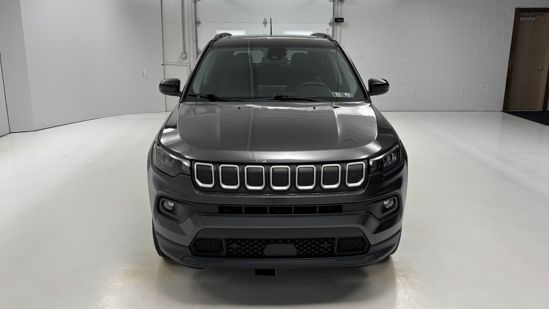 2022 Jeep Compass Latitude photo 2