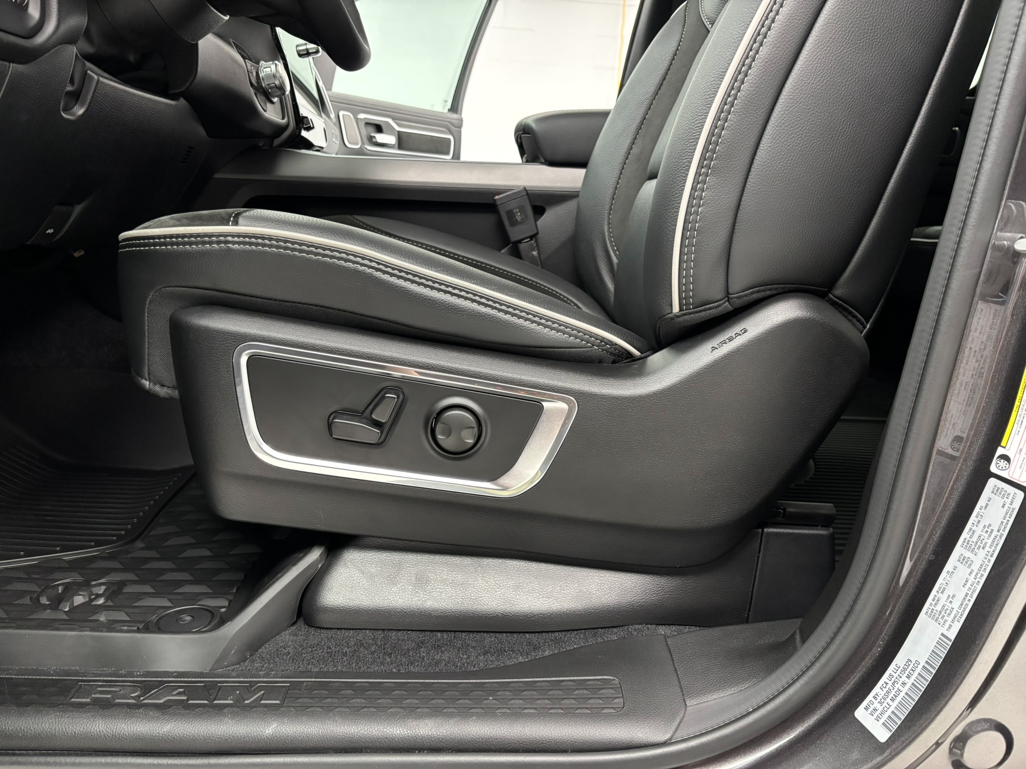 2026 RAM 1500 Laramie - Photo 44