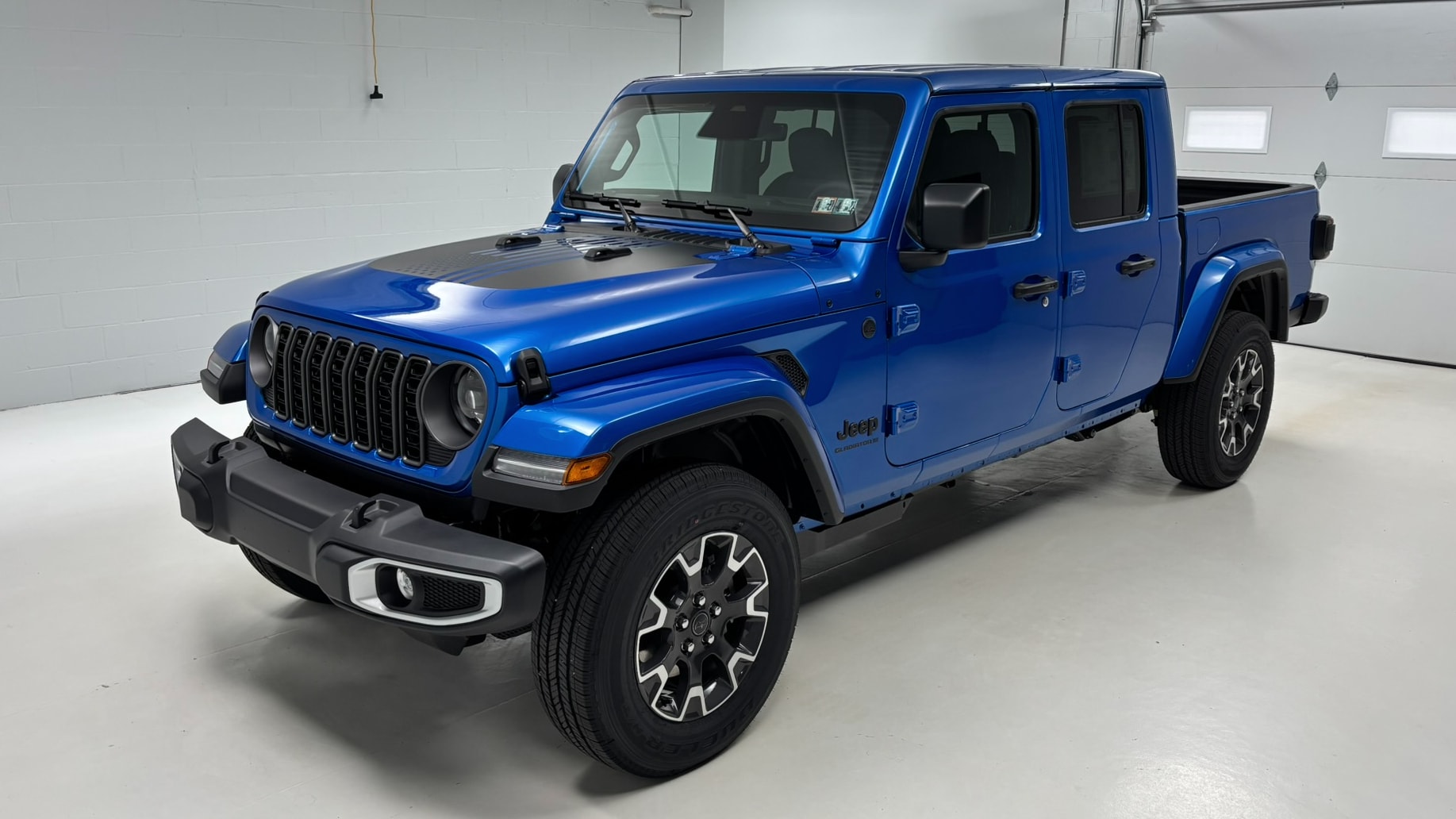 2026 Jeep Gladiator Sahara Auto's photo